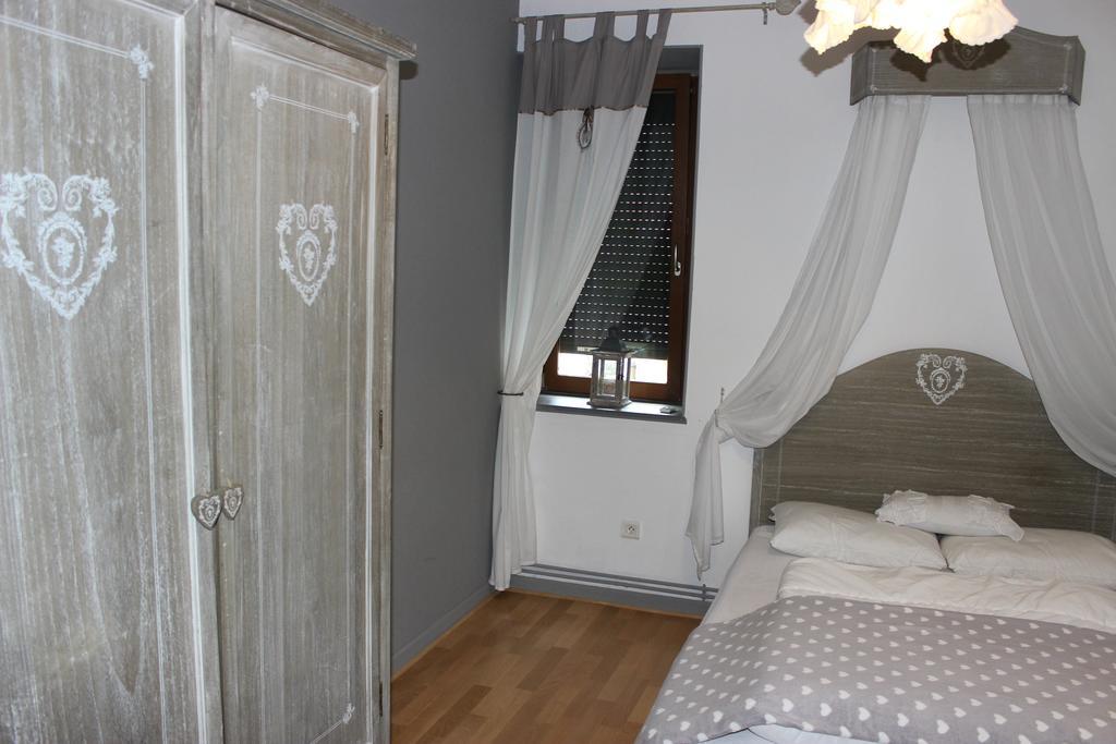 Gite Des 3 Chateaux Ribeauvillé Zimmer foto