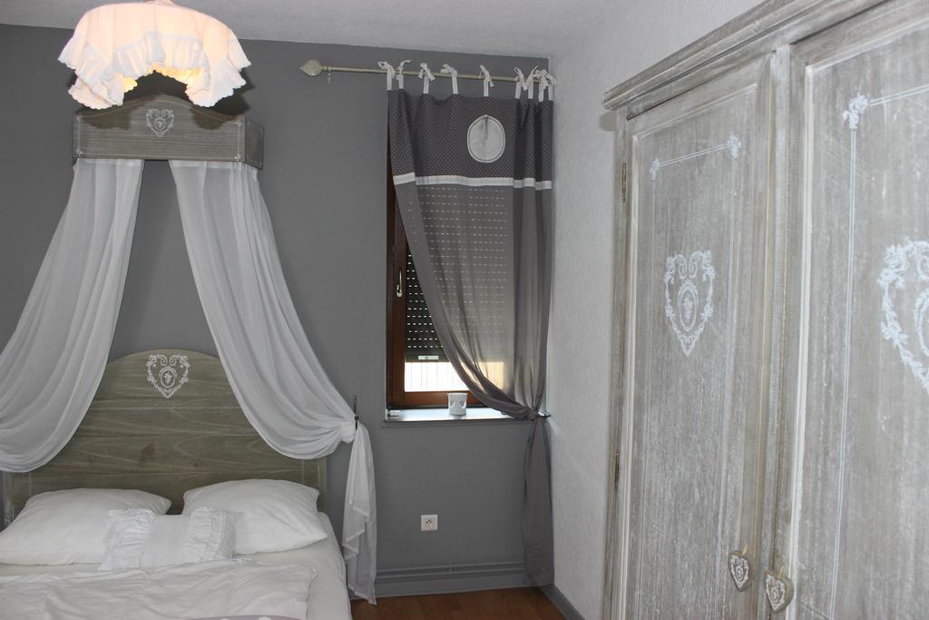 Gite Des 3 Chateaux Ribeauvillé Zimmer foto